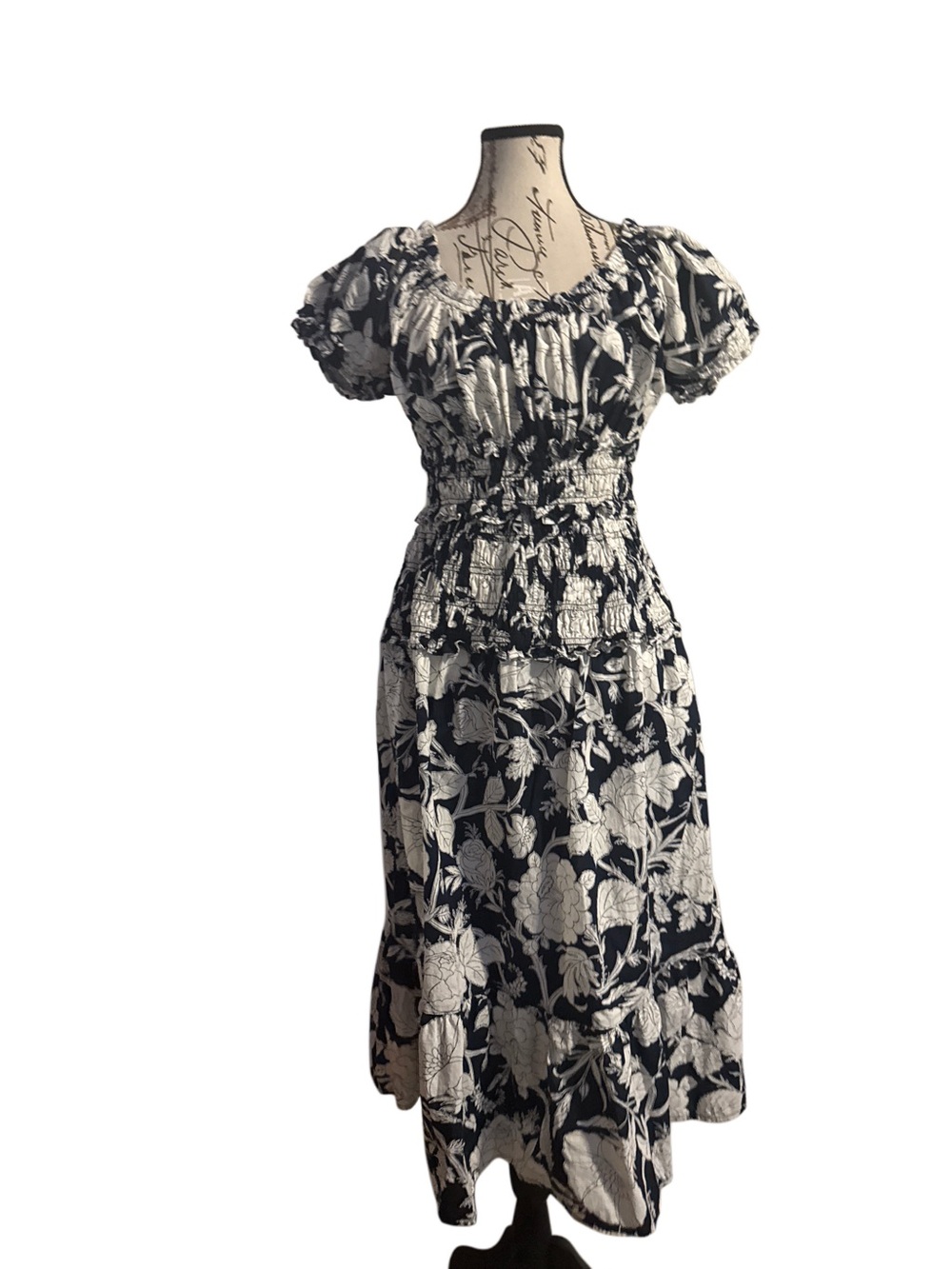 Excellent!! Navy and White Floral Smocked Midi Dress, XS